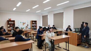 Муус устар ый 25 кунугэр И.Е.Винокуров аатынан орто оскуола 8 кылааьын уерэнээччилэригэр Саха Республикатын кунунэн “Өркөн Өй” викторинаны тэрийэн ыыттыбыт.