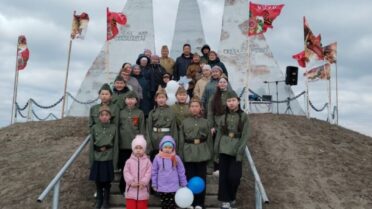 Кыһыл Дэриэбинэҕэ ыам ыйын 9 күнүгэр Улуу Кыайыы 79 сылыгар аналлаах миитин буолан ааста.