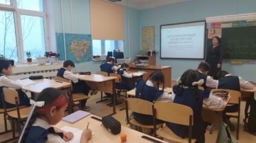 Хатыҥ-Арыы орто оскуолатыгар “Дети-герои” диэн темаҕа кылаас чааһын 4 кылаас оҕолоугар ыыттыбыт